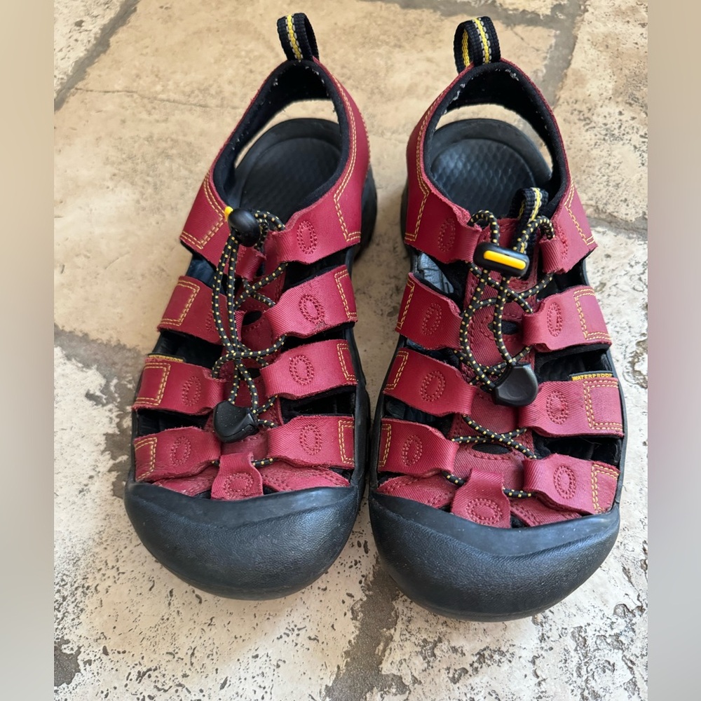 Keen Newport Unisex Red Waterproof Outdoor Hiking Sport Sandals Size 5